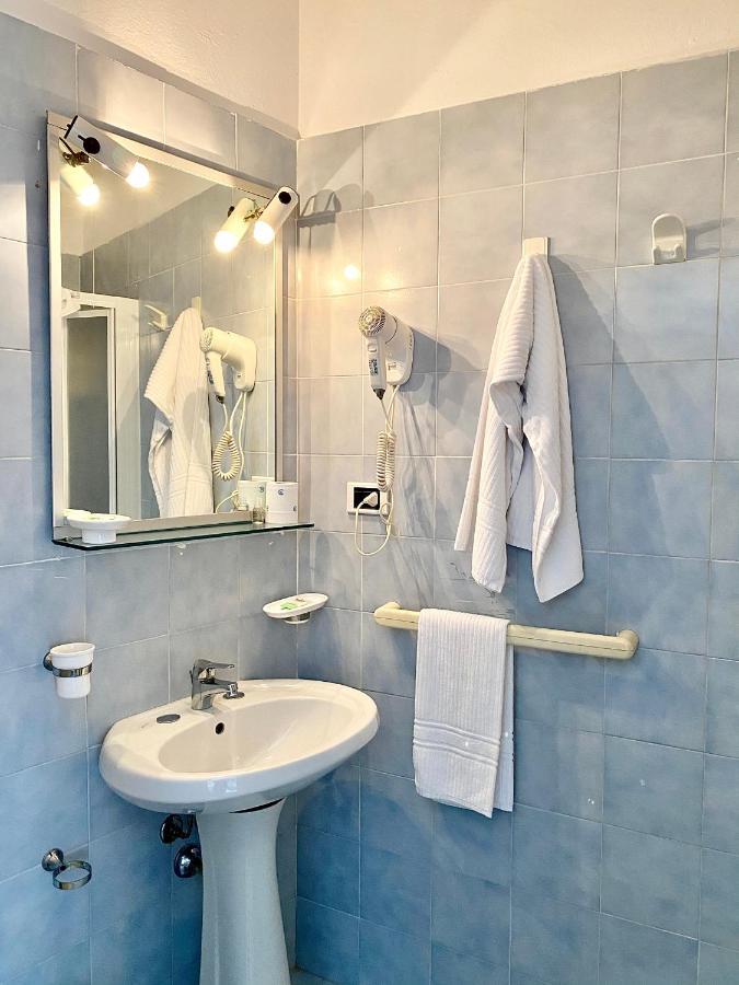 Il Romito Hotel Quercianella Ngoại thất bức ảnh