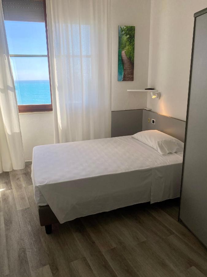 Il Romito Hotel Quercianella Ngoại thất bức ảnh
